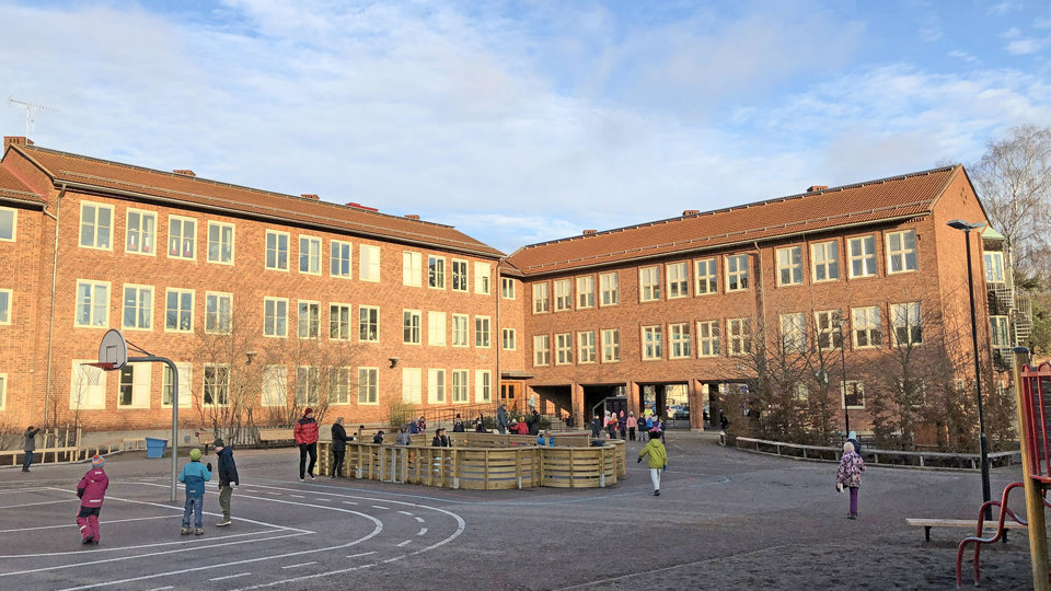 Hammarbyskolan södra skolbyggnad i rött tegel